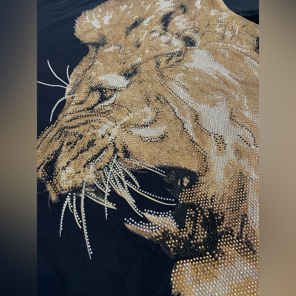 NEW Heads or Tails, men’s medium, black tee shirt with golden rhinestone lion - Picture 6 of 7